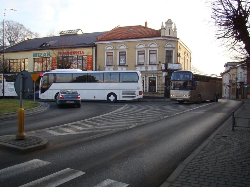 Obwodnice Zatora i Podolsza szybko nie powstaną. Przez kolejne sezony będą więc korki [ZDJĘCIA]