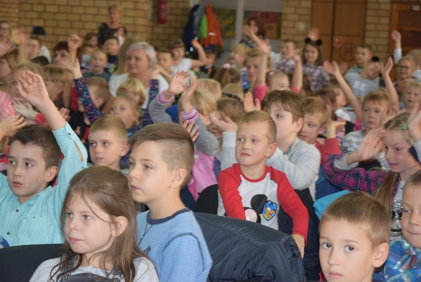 Akcja "Echa Dnia" "Pierwszaki 2018". Dzieci z miasta i gminy Końskie bawiły się i uczyły bezpieczeństwa (DUŻO ZDJĘĆ)