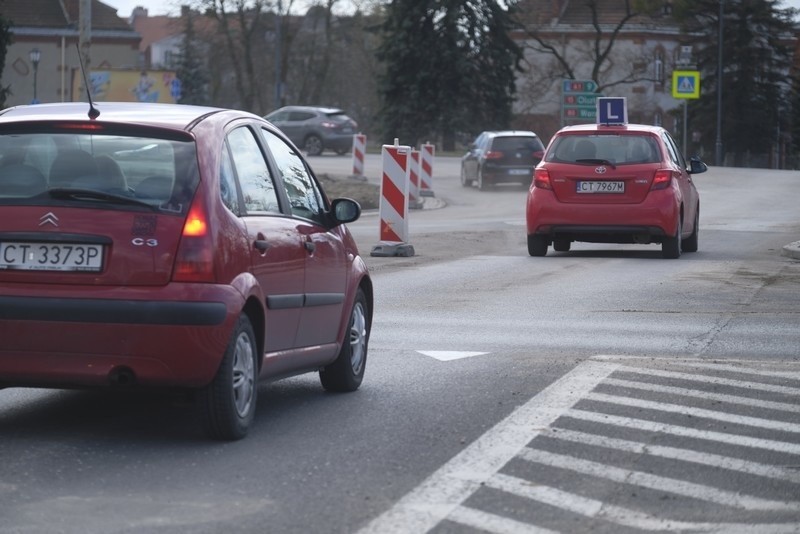 Od dziś na placu Pokoju Toruńskiego drogowcom pozostaną do...