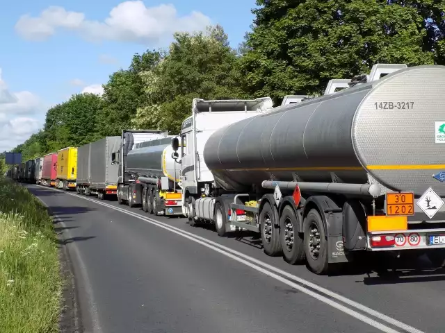 Największe korki tworzą się w rejonie zjazdu na autostradę A2. Utrudnienia są też przy wjeździe od Kunowic i Cybinki.