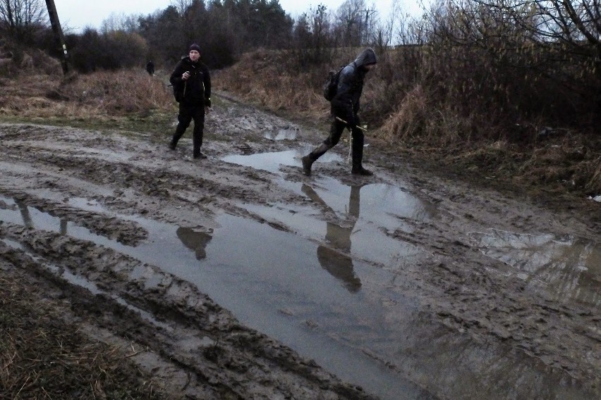 Ekstremalna Droga Krzyżowa. Pielgrzymi dotarli do Wąwolnicy nad ranem (ZDJĘCIA)