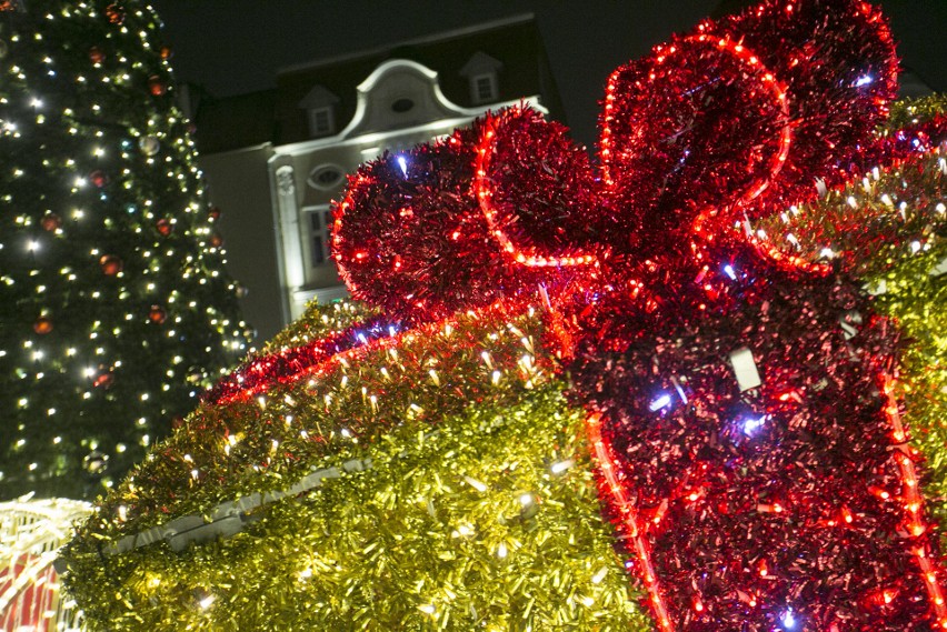 Nowe iluminacje świąteczne w Słupsku to pomysł władz miasta. Co o tym myślicie? (zdjęcia)