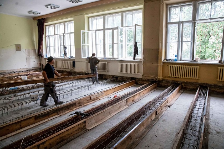Trwa remont zabytkowego budynku VI LO w Białymstoku....