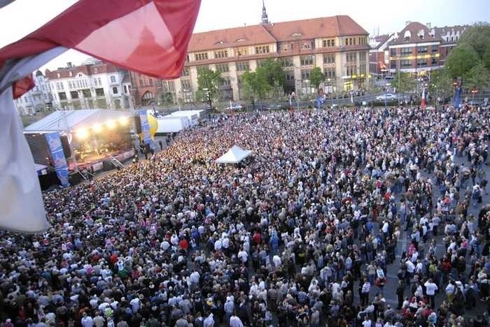 W piątek wieczorem tlumy slupszczan i mieszkanców regionu...