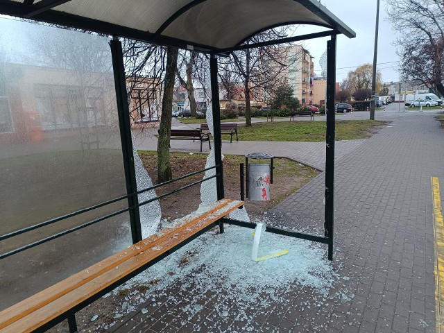 Wiata przystankowa przy ul. Bydgoskiej w Grudziądzu została zdewastowana podczas świąt