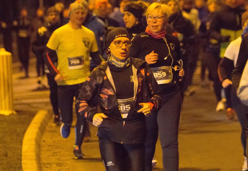 Trzecia Dycha do Maratonu 2018. Nocne marki biegowe w akcji (ZDJĘCIA, WIDEO)