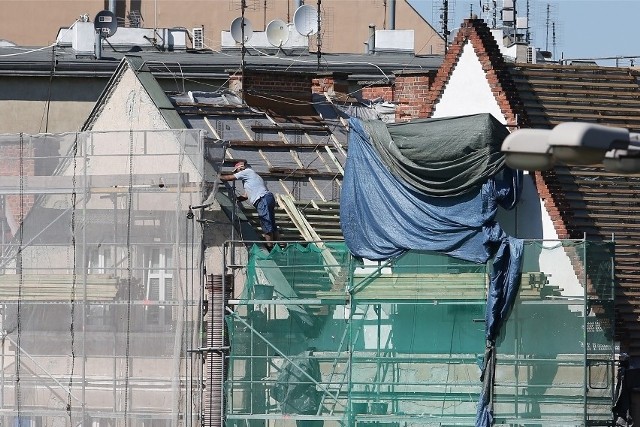 Wrocławskie Mieszkania obiecują, że remont wszystkich 11 dachów zakończy się jeszcze w tym roku