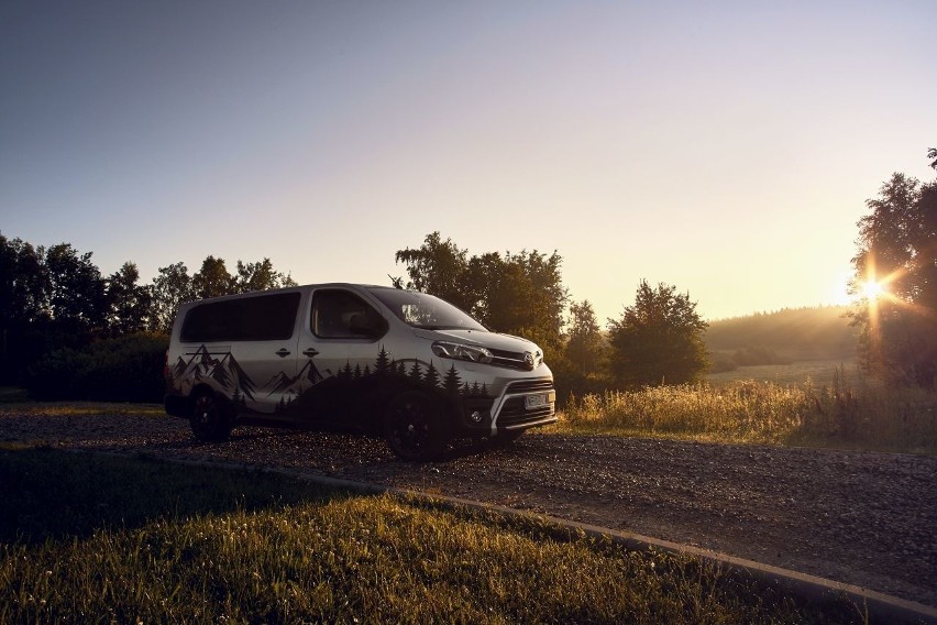 W polskiej ofercie Toyoty zadebiutowała nowa zabudowa Kamper...