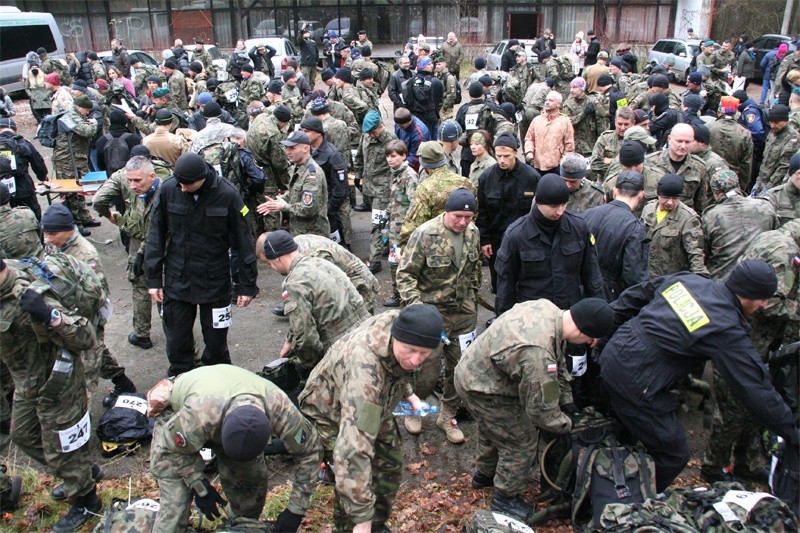 Maraton Komandosa 2015 WYNIKI Trzeci raz z rzędu wygrał por. Piotr Szpigiel [ZDJĘCIA]