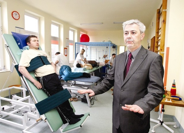 - W przyszłości chciałbym powiększyć oddział rehabilitacji o 15 łóżek - mówi Zdzisław Białowąs. FOT. TADEUSZ POŹNIAK