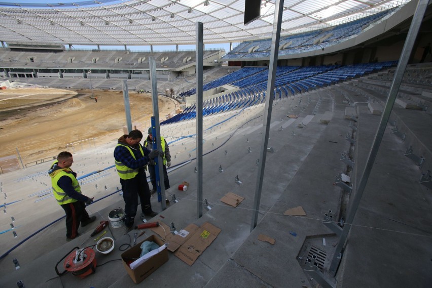 Trwa montaż 54 tys. krzesełek na Stadionie Śląskim w...