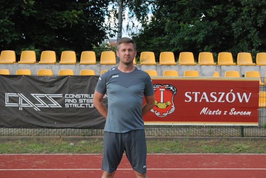 Wychowanek Staru Starachowice Artur Góra został drugim trenerem czwartoligowej Pogoni Staszów. Pierwszym jest Paweł Czaja