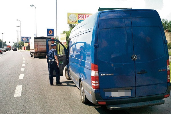 Policjanci kontrolowali wczoraj pojazdy między innymi na ul. Pabianickiej.