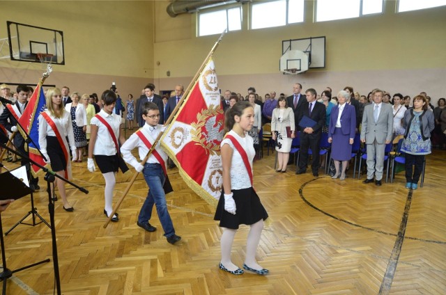 Co muszą wiedzieć uczniowie i rodzice z Poznania przed rozpoczęciem nowego roku szkolnego? Sprawdź, co musisz wiedzieć o bezpłatnych przejazdach MPK, nowych plastikowych legitymacjach itp. Przejdź do następnej strony ------>