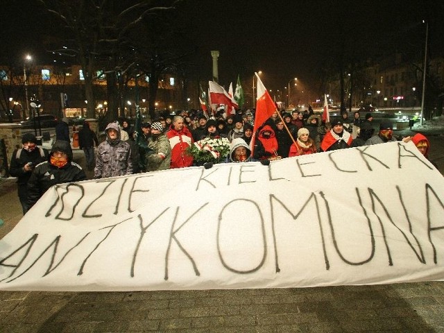 Ponad 200 osób uczestniczyło w czwartkowym marszu w Kielcach "Idzie kielecka antykomuna&#8221;. Był dosyć głośny, przebiegł spokojnie.