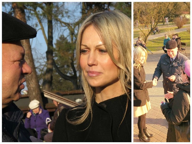 Magdalena Ogórek przy fontannie Grzybek witała się ze spacerującymi