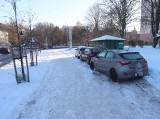 Mistrzowie Parkowania w Radomiu. Oto najbardziej szokujące przykłady z listopada i grudnia 2023 roku. Tak parkują kierowcy w Radomiu
