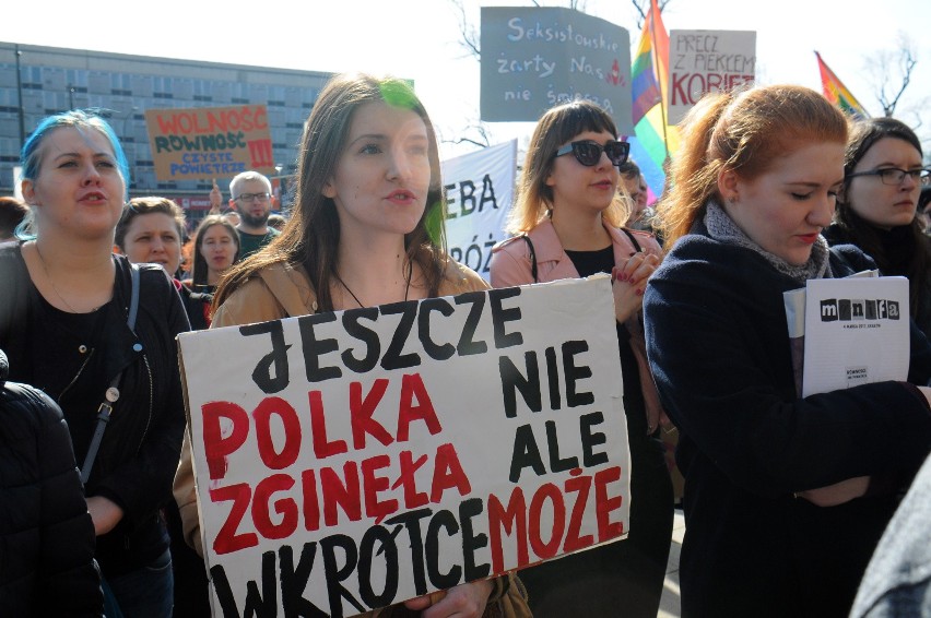 W ostatni weekend protesty kobiet przeciw przemocy i...