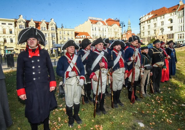 Tuż przed godziną 16.00 pojawiły się w Bydgoszczy wojska Jana Henryka Dąbrowskiego. Rekonstruktorzy pojawili się na Wzgórzu Dąbrowskiego w 224. rocznicę wkroczenia wojsk powstania kościuszkowskiego na Kujawy i Pomorze. Uroczyste powitanie rekonstruktorów odbyło się na Placu Teatralnym. O godz. 17.00 widzowie mogli podziwiać inscenizację walk wojsk polskich z pruskimi.Sportowe Wydarzenie Weekendu - odcinek 2.