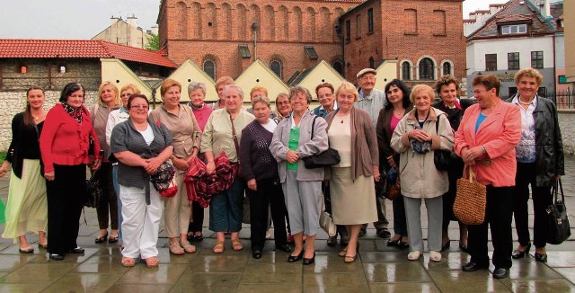 Uczestnicy akcji „Aktywni i potrzebni – gmina Wielka Wieś przyjazna seniorom” na krakowskim Kazimierzu