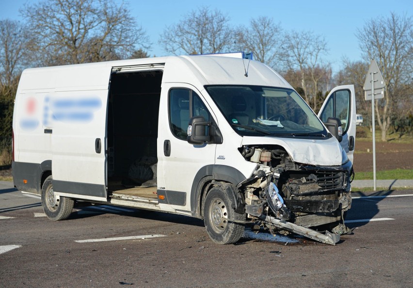 Wypadek na DK 77 w Duńkowiczkach pod Przemyślem. Nietrzeźwy kierowca busa uderzył w suzuki [ZDJĘCIA]