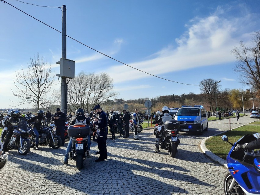 W miejscu zlotu w Sandomierzu pojawiła się policja.