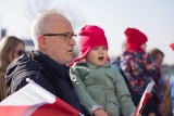 "Niepodległa do Hymnu" w Sędziszowie. Mieszkańcy stanęli do wspólnego odśpiewania Mazurka Dąbrowskiego, później koncert [ZDJĘCIA]