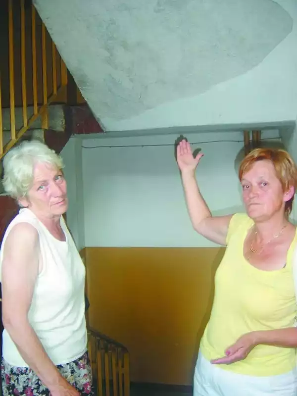 - Nie stać nas na wykup mieszkania - mówią Regina Młynarczuk i Irena Sworobowicz. One i inni lokatorzy boją się drastycznych podwyżek czynszów, a w ostateczności wyrzucenia na bruk. &#8220;Solidarność&#8221; zapewnia, że nikt nie straci dachu nad głową.