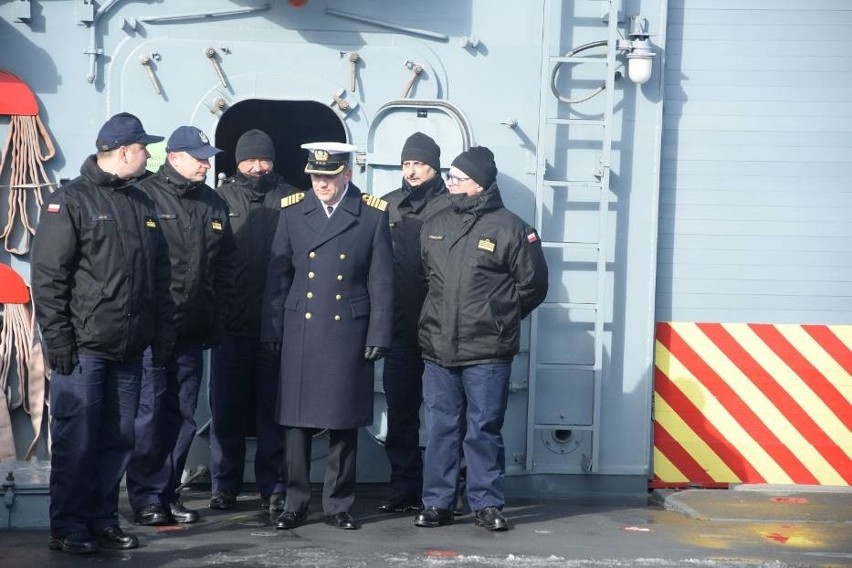 ORP Pułaski wrócił do Gdyni po arktycznych manewrach w rejonie Morza Północnego. Jest co podziwiać [zdjęcia, wideo] 