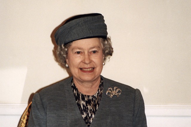 Zdjęcie wykonano w 1996 roku podczas wizyty królowej w Polsce.
