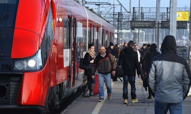 pociąg  BiT City z ToruniaELF  pociąg  BiT City z Torunia