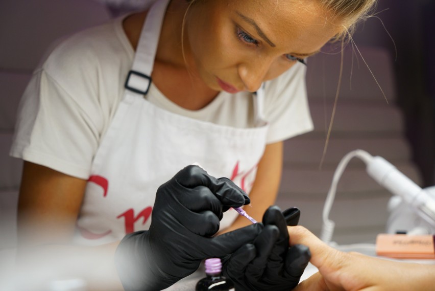 Manicure hybrydowy to jedna z najpopularniejszych metod...