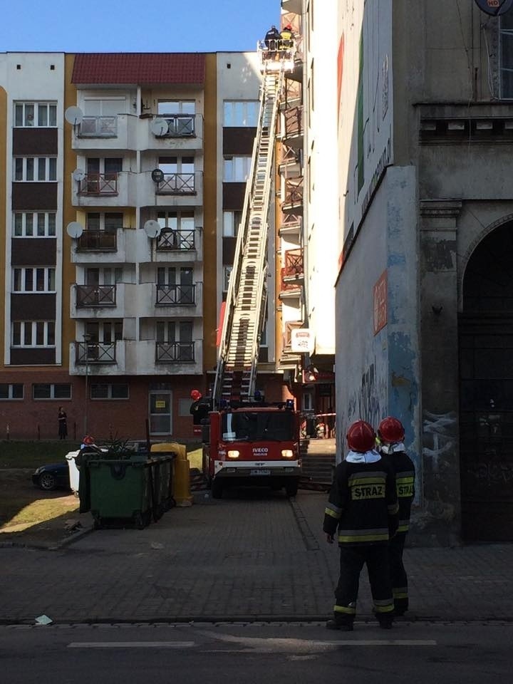 Wrocław: Mężczyzna wyskoczył przez okno budynku przy ul. Kościuszki (ZDJĘCIA)