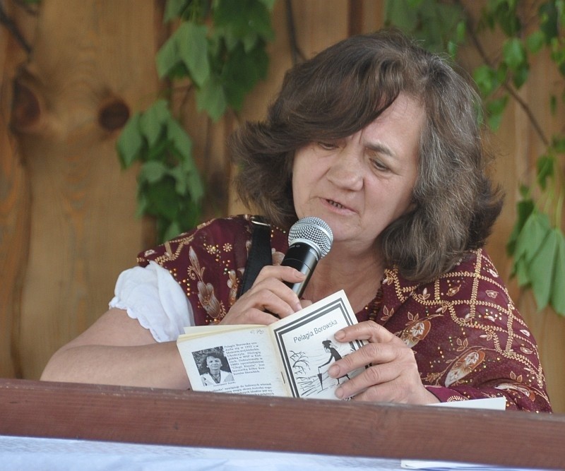 Pelagia Borowska czyta fragment swej "Modliszki"