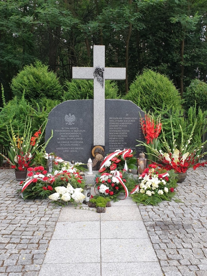 W Brodku, w gminie Wyśmierzyce mieszkańcy uczcili pamięć osób pomordowanych w czasie drugiej wojny światowej
