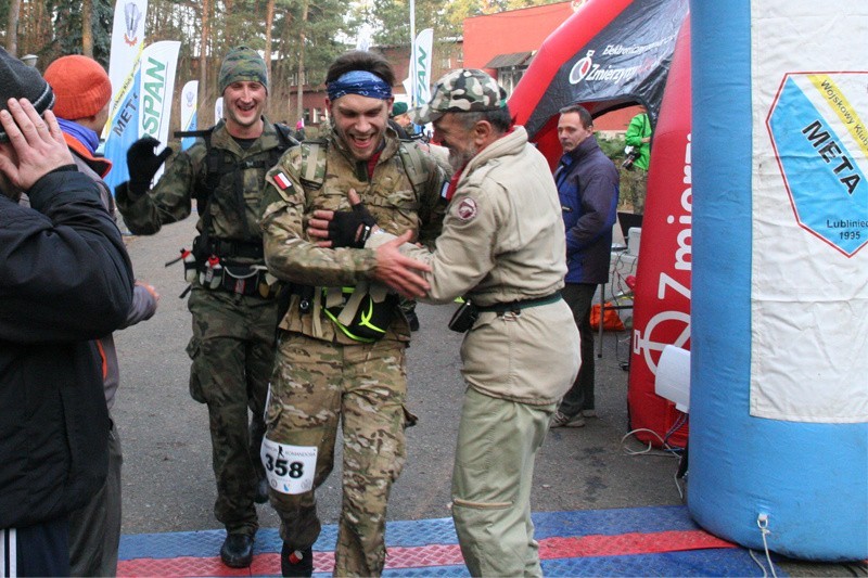 Maraton Komandosa 2015 WYNIKI Trzeci raz z rzędu wygrał por. Piotr Szpigiel [ZDJĘCIA]