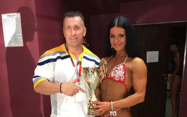 Katarzyna Dudek z LKS Sandomierz pewnie wygrała zawody w Strzegomiu. Obok jej partner Waldemar Gnatowski.