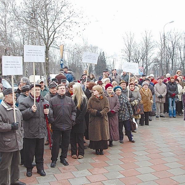 Ponad setka mieszkańców Augustowa zebrała się na wiecu przed...