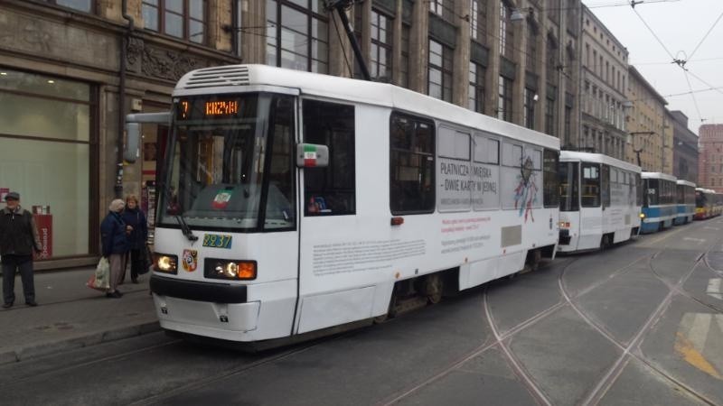 Wrocław: Awaria tramwaju 17 na ul. Świdnickiej. Opóźnienia na kilku liniach