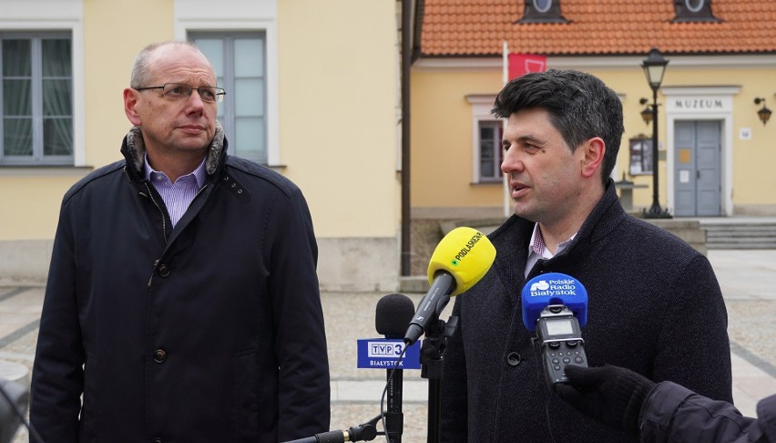 Senator Mariusz Gromko i Piotr Sobolewski, prezes...