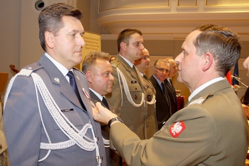 Śląski Komendant Wojewódzki Policji odznaczony medalem od wojska [ZDJĘCIA]