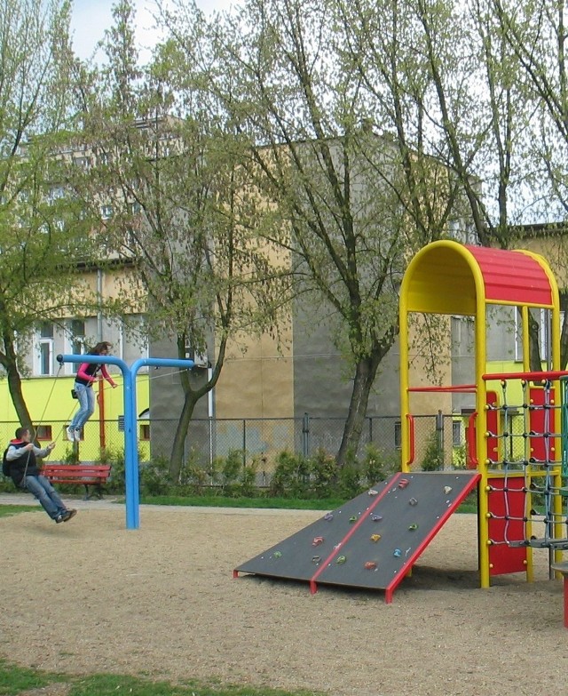Najładniejszy plac zabaw w mieście wybudowała w zeszłym roku gmina miejska przy ul. Głowackiego. Kosztowało to gminę ponad 350 tysięcy zł.