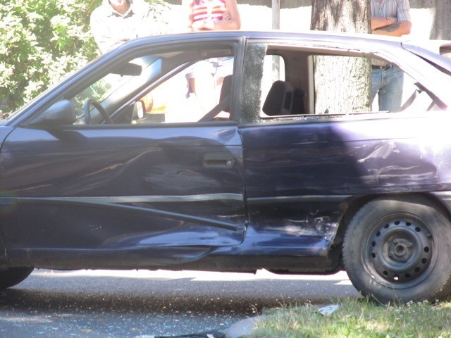We wtorek, po godzinie 11, doszło do wypadku drogowego w Białogardzie na skrzyżowaniu ul. Lipowej z ul. Dworcową. Opel wymusił pierwszeństwo przejazdu volkswagenowi. Poszkodowana jest jedna osoba - strasza kobieta.