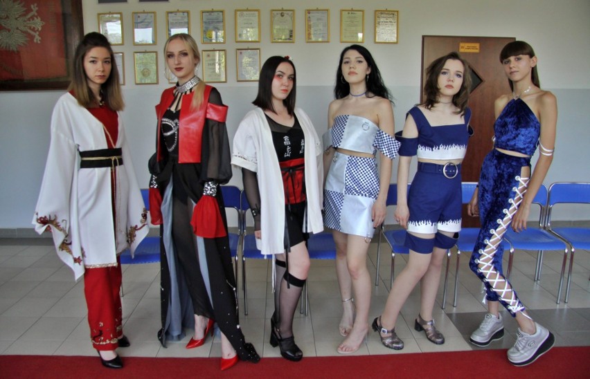 Tydzień Mody w Zespole Szkół Odzieżowo-Włókienniczych. Uczennice pokazały swoje kolekcje mody (ZDJĘCIA)