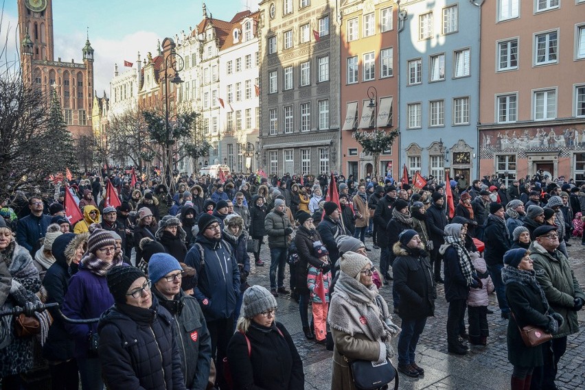 Cały Gdańsk wierzy, że dobro zwycięży! "Nikt nie chciał w tych chwilach być sam. Dlatego tak wszyscy lgnęli do siebie"