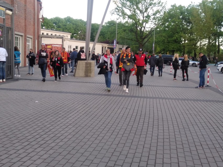 Kibice wrócili także na żużlowe stadiony. Mecz Betard Sparty...