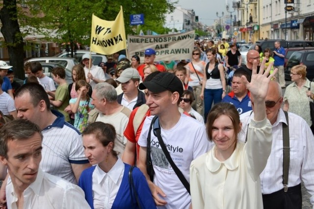 Jedno z haseł, jakie nieśli uczestnicy marszu brzmiało: "Niepełnosprawni ale sprawni"