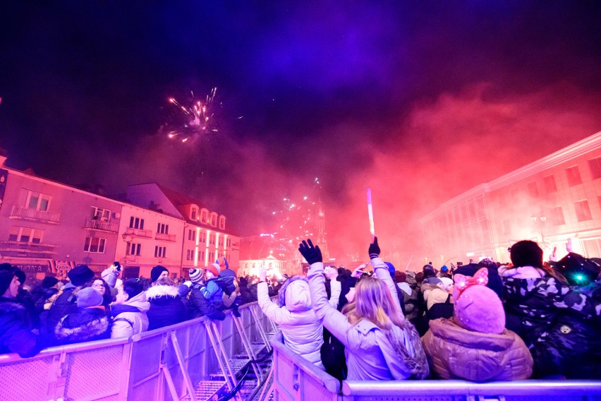 Białystok. Sylwester miejski 2018/2019. Pokaz laserów na...