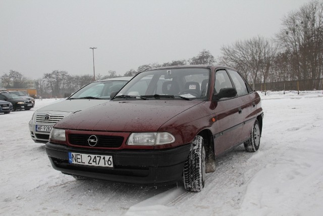 Opel Astra, 1.4, 1998 rok, przebieg 179 tys., hak, radio, Cena: 2800 zł