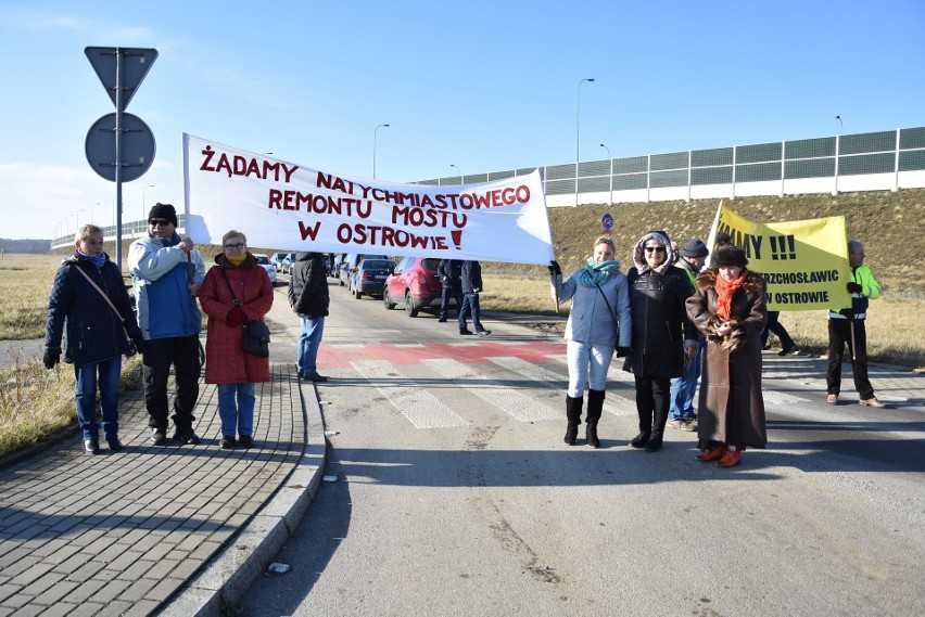 Wierzchosławice. Mieszkańcy w proteście zablokowali ronda we wsi [ZDJĘCIA]